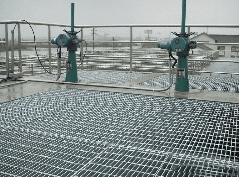 镀锌格栅板在污水厂里使用有什么特点？